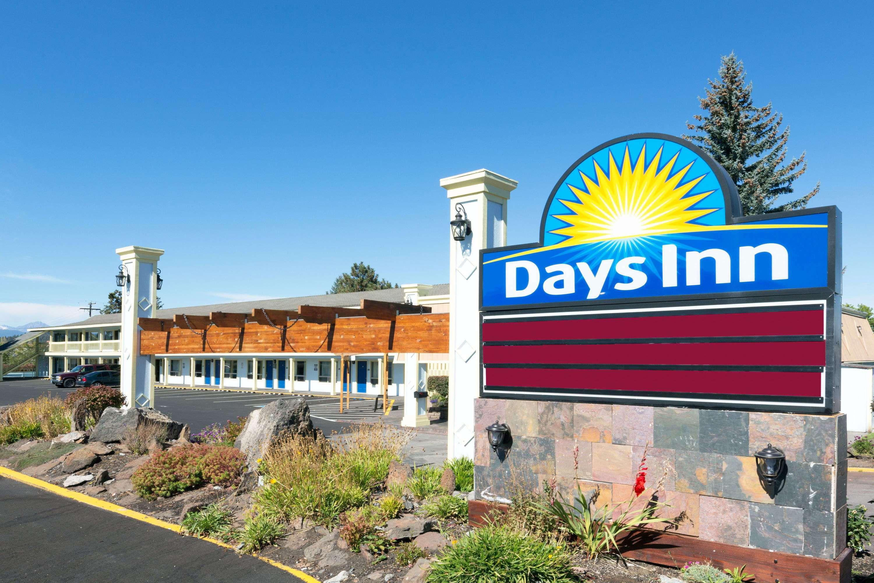 Days Inn By Wyndham Бенд Екстериор снимка