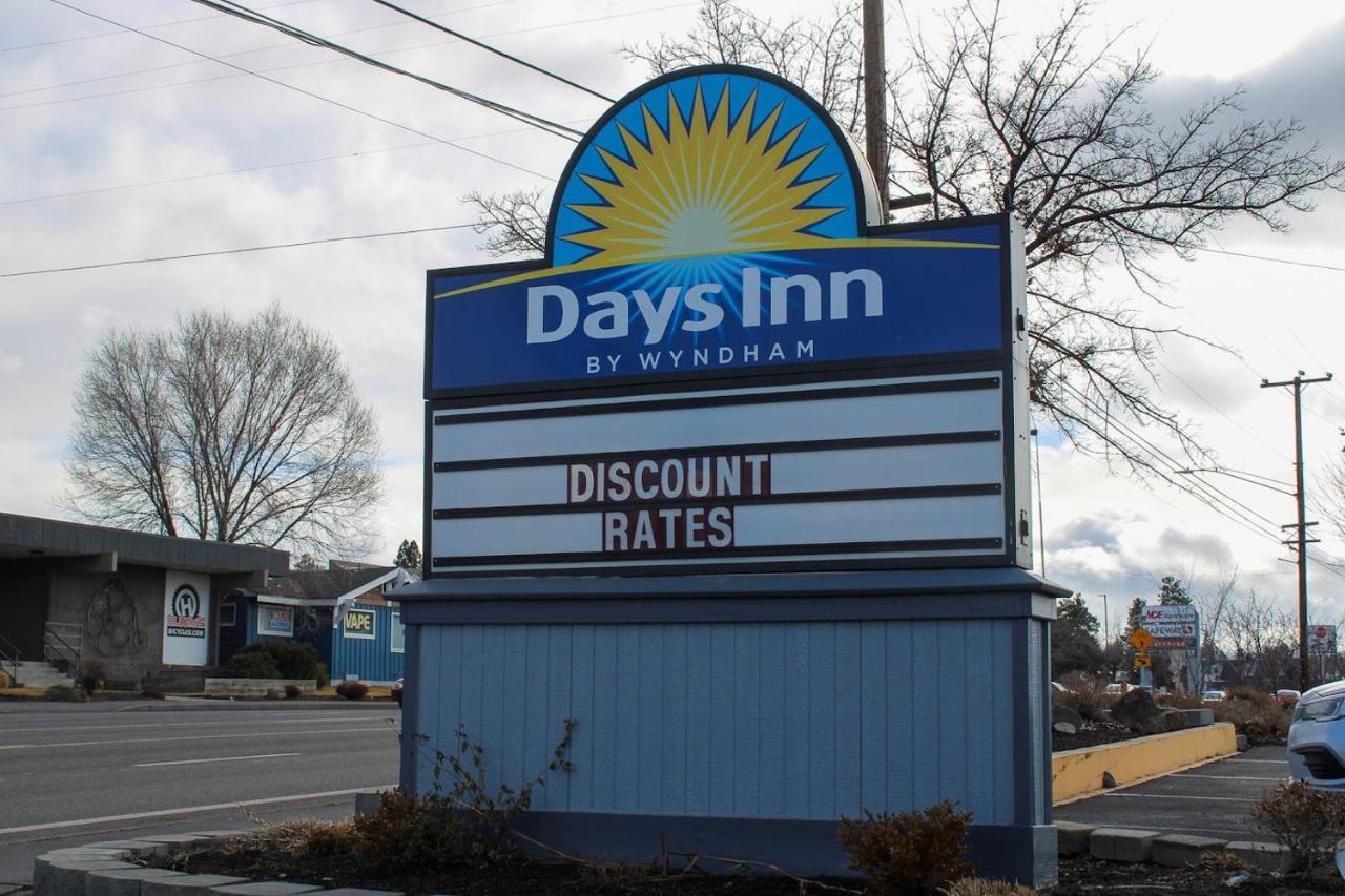 Days Inn By Wyndham Бенд Екстериор снимка